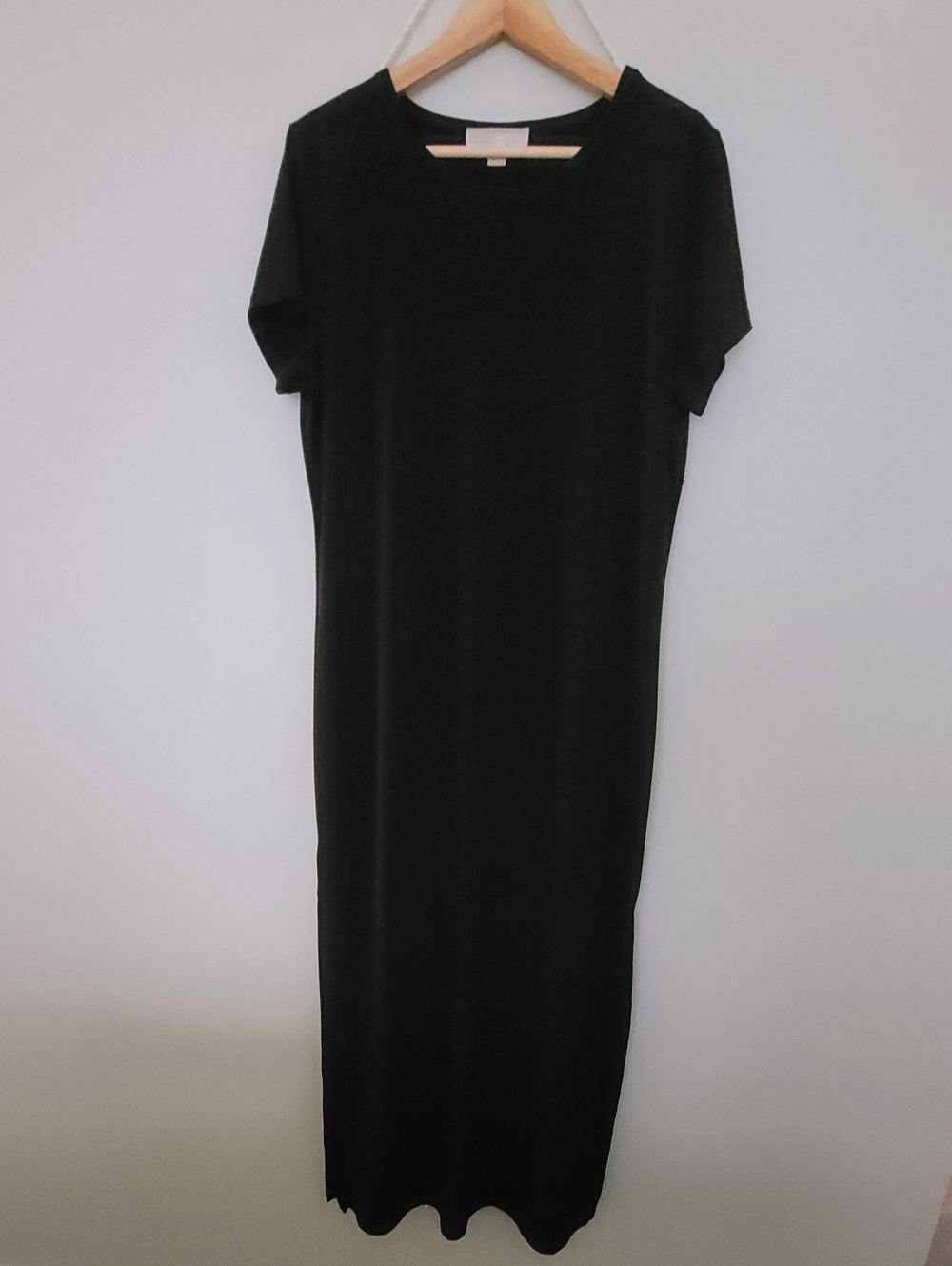 ✨️Classic Black Short-✨️Sleeve Maxi Dress